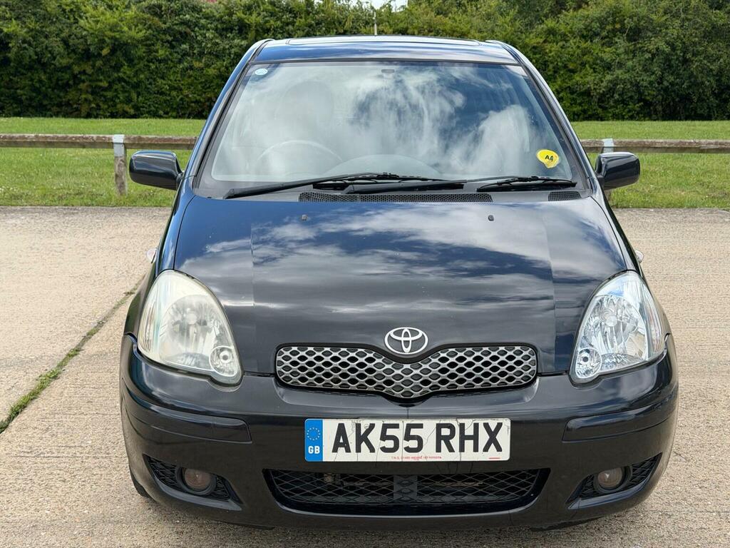 Toyota Yaris 1.3 Vvt-i T Spirit Black #2