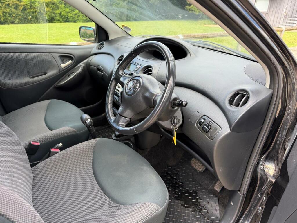 Toyota Yaris Hatchback Red #20