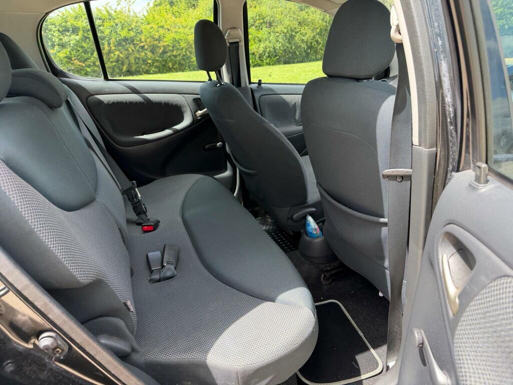 Toyota Yaris Hatchback Red #27