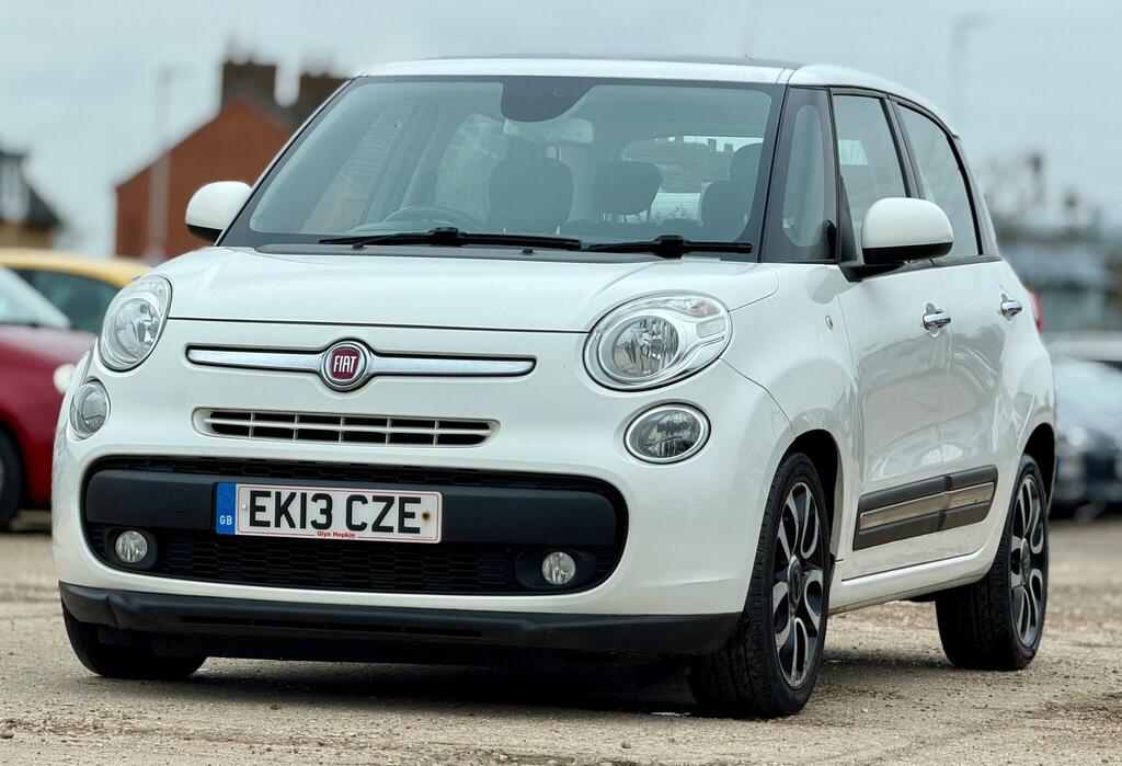 Fiat 500L Lounge White #2