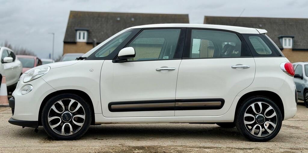 Fiat 500L Lounge White #5