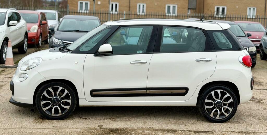 Fiat 500L Lounge White #6