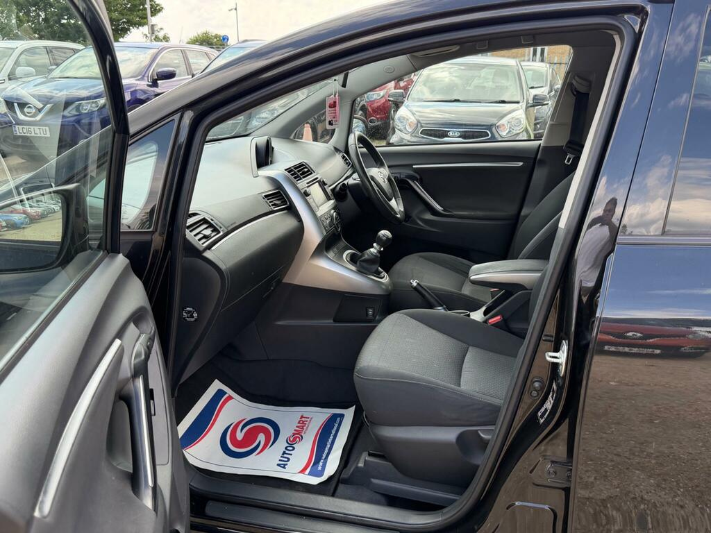 Toyota Verso D-4d Icon Silver #43