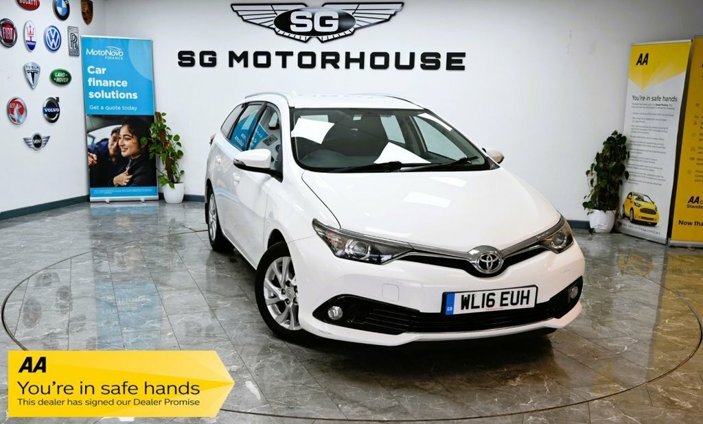 Toyota Auris 1.6L Icon White
