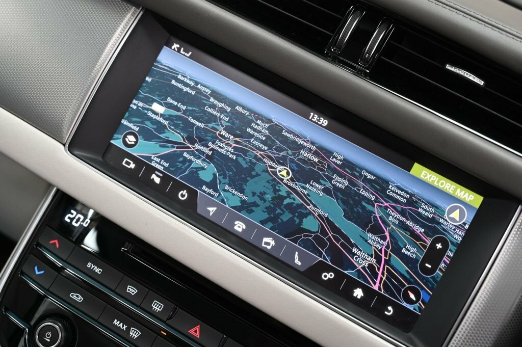 Jaguar XF 2L Portfolio Black #4
