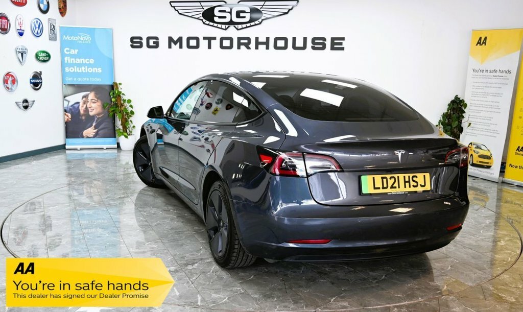 Tesla Model 3 Saloon Grey
