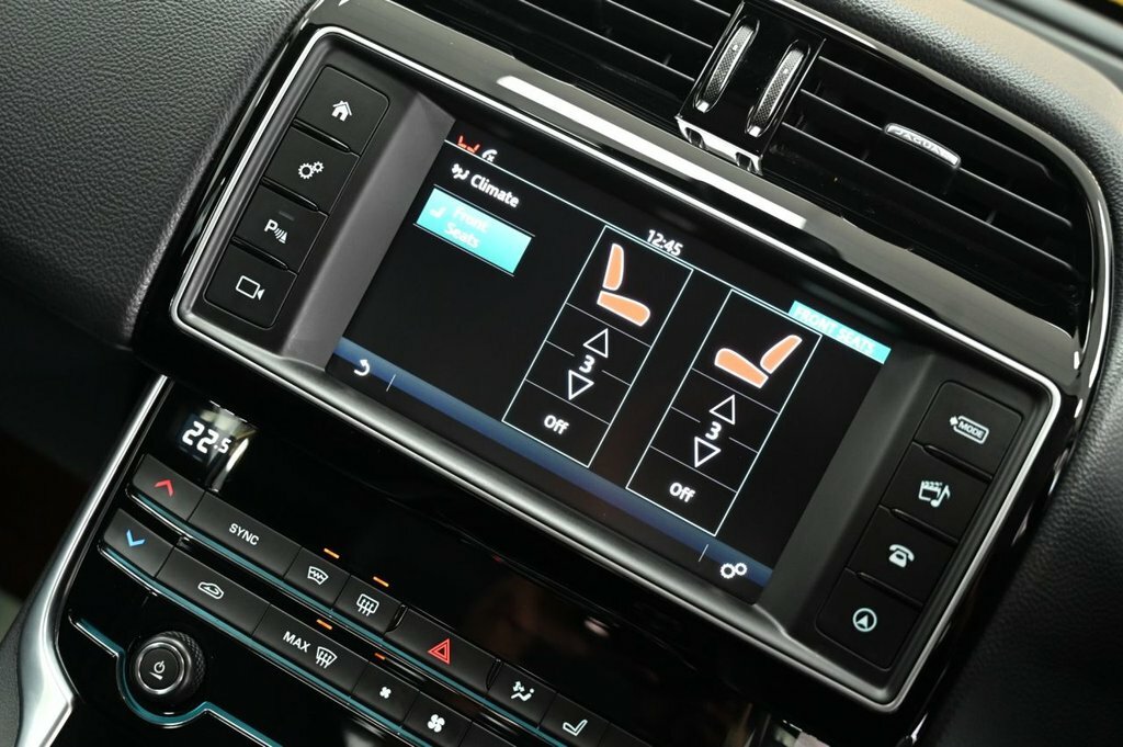 Jaguar XE 2.0L Gtdi R-sport 197 Bhp Grey #27