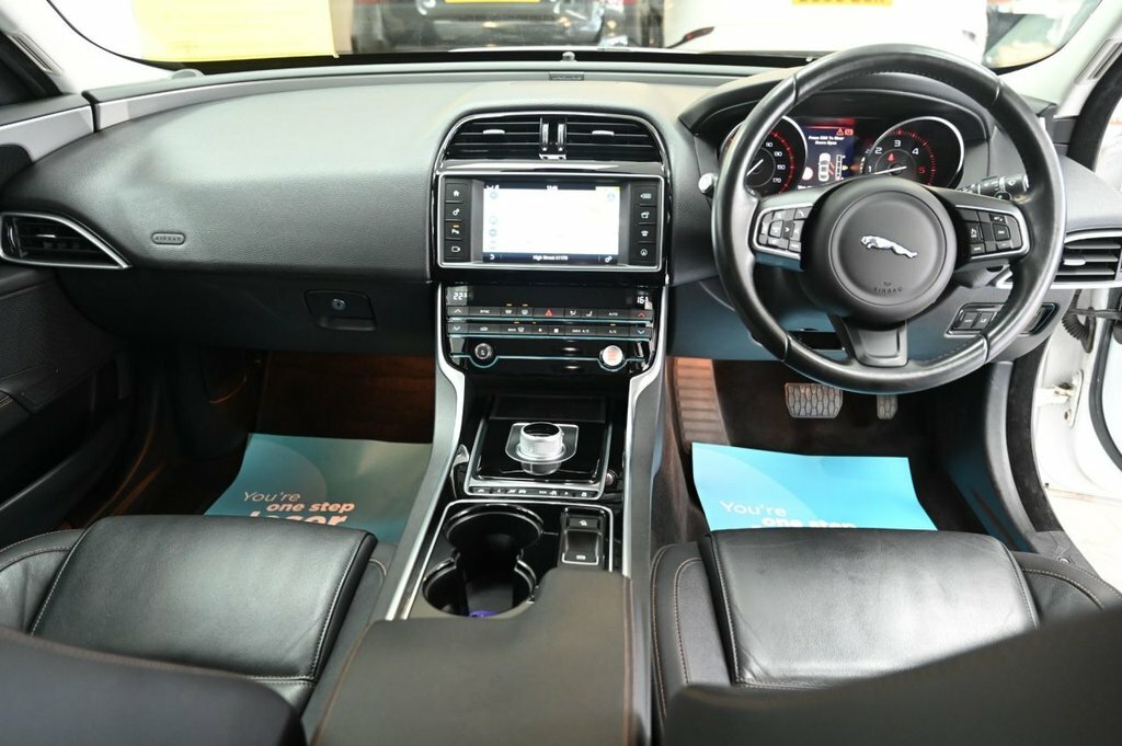 Jaguar XE 2L Prestige White #2