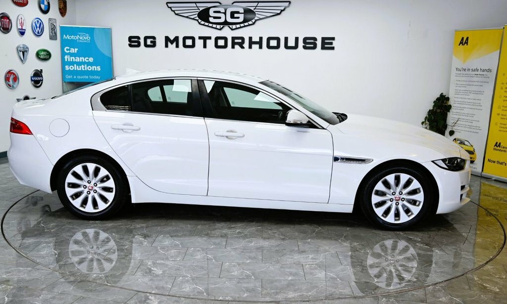 Jaguar XE 2L Prestige White #6