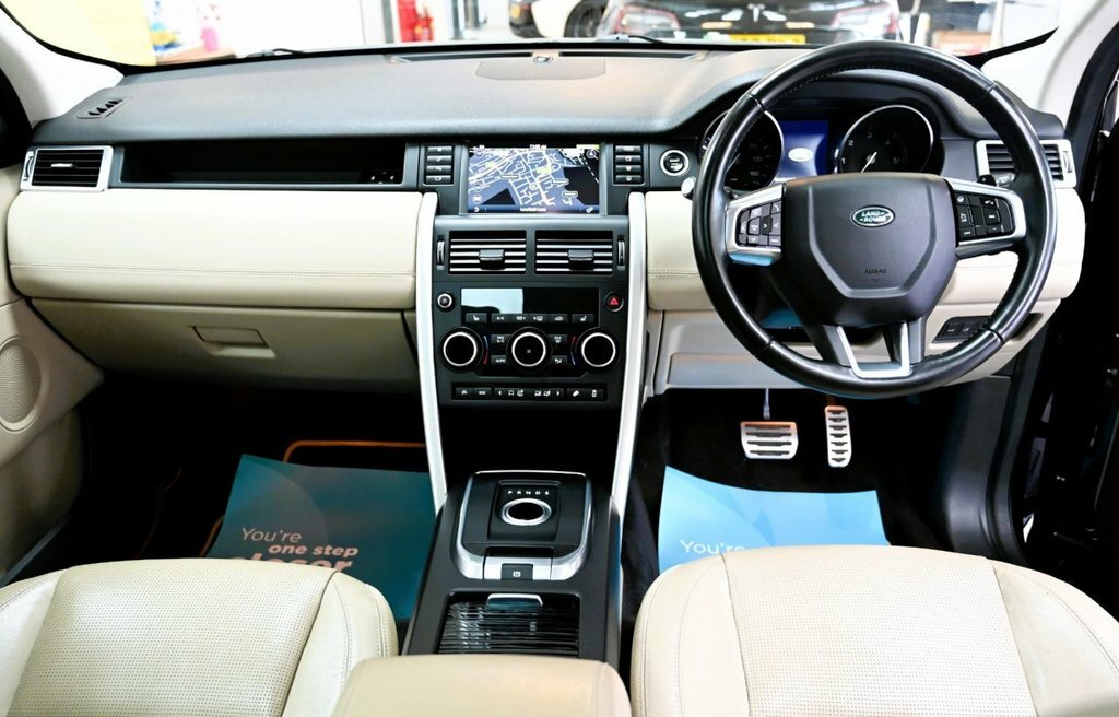 Land Rover Discovery Sport 2L Hse Black #4