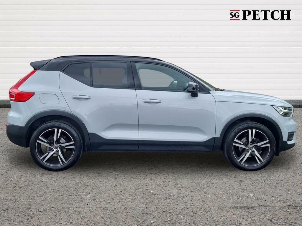 Volvo XC40 1.5 T3 163 Momentum Black #2