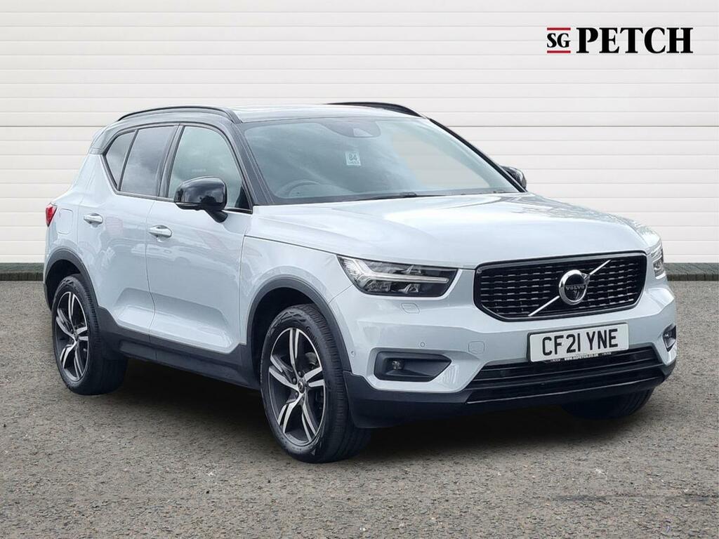 Volvo XC40 1.5 T3 163 Momentum Black #1
