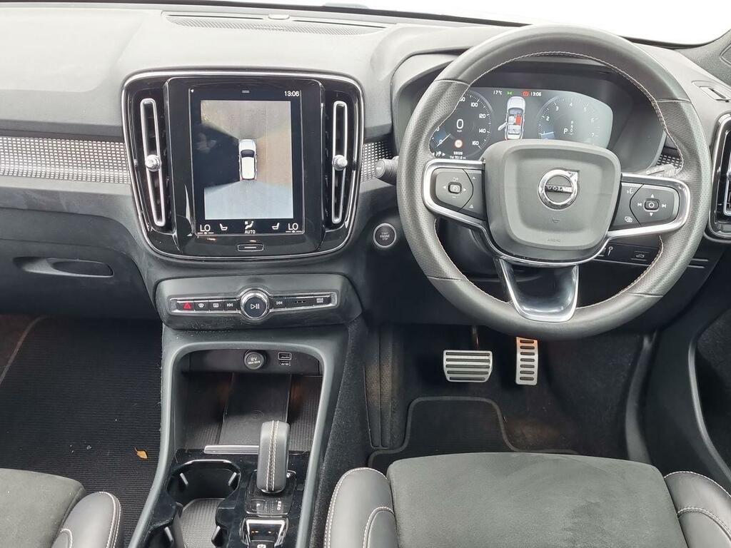 Volvo XC40 1.5 T3 163 Momentum Black #11