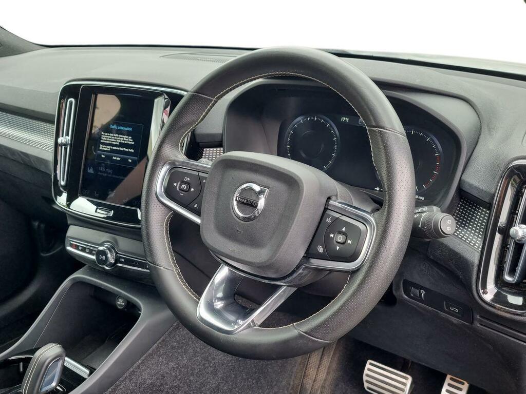 Volvo XC40 1.5 T3 163 Momentum Black #10