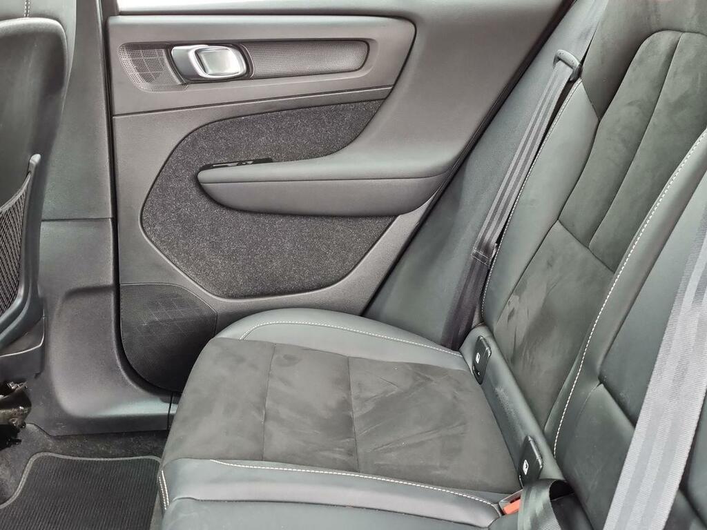 Volvo XC40 1.5 T3 163 Momentum Black #17