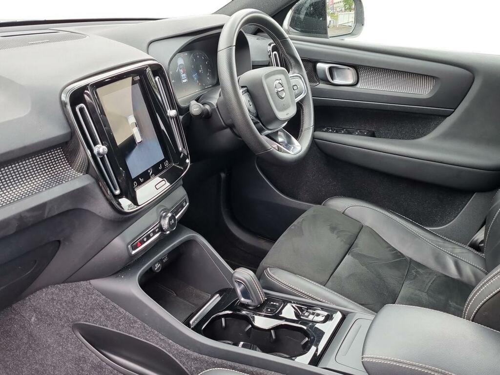 Volvo XC40 1.5 T3 163 Momentum Black #15
