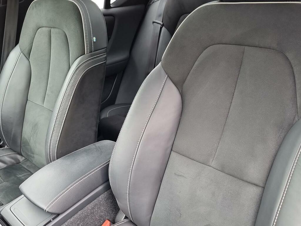 Volvo XC40 1.5 T3 163 Momentum Black #16