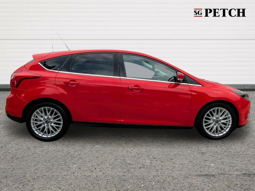 Ford Focus Hatchback 1.6 Tdci Zetec Euro 5 Ss 201313 White #2