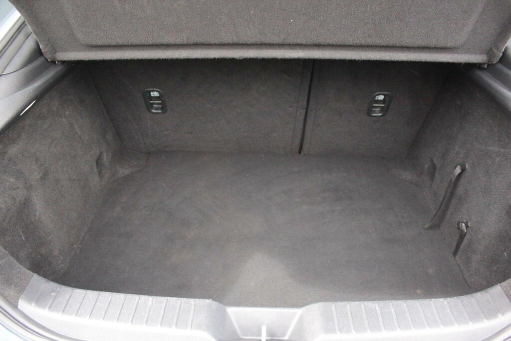 Mazda 3 Se-l White #9