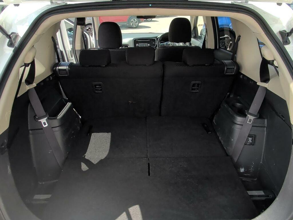 Mitsubishi Outlander Phev 4H 5-Door White #18