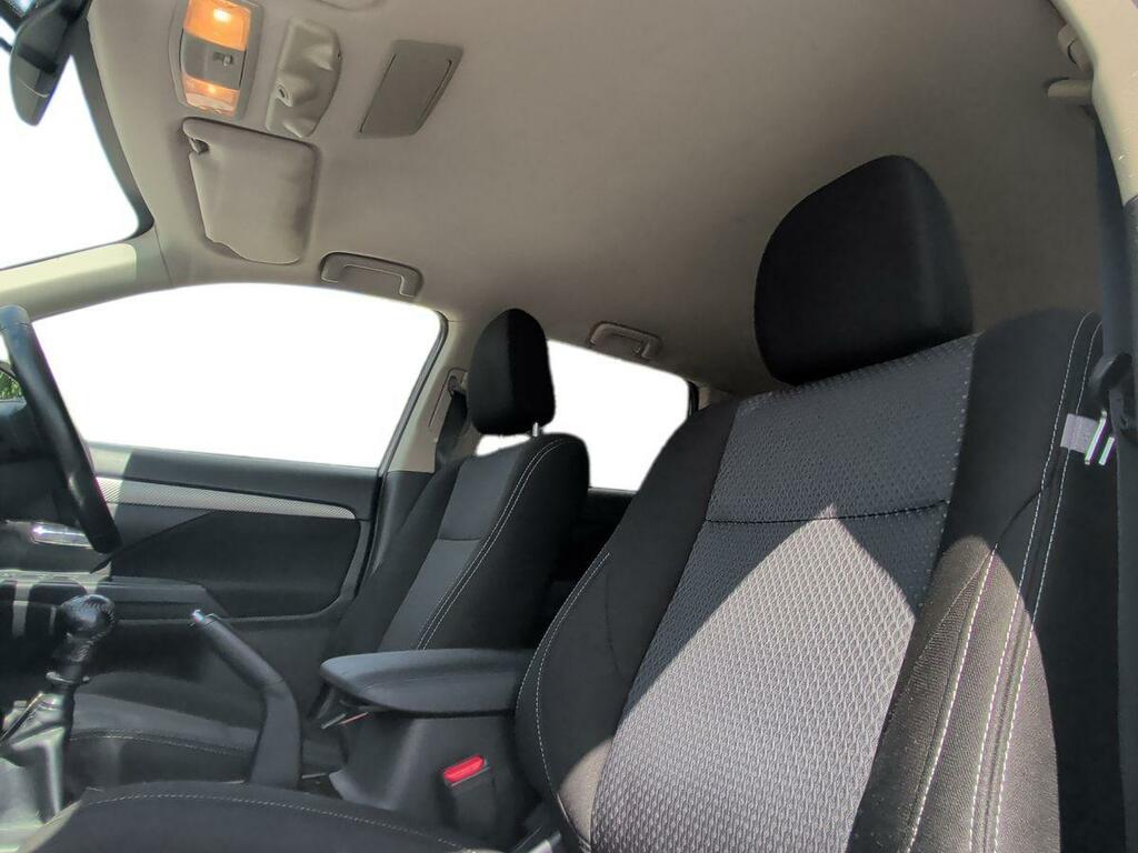 Mitsubishi Outlander Phev 4H 5-Door White #16