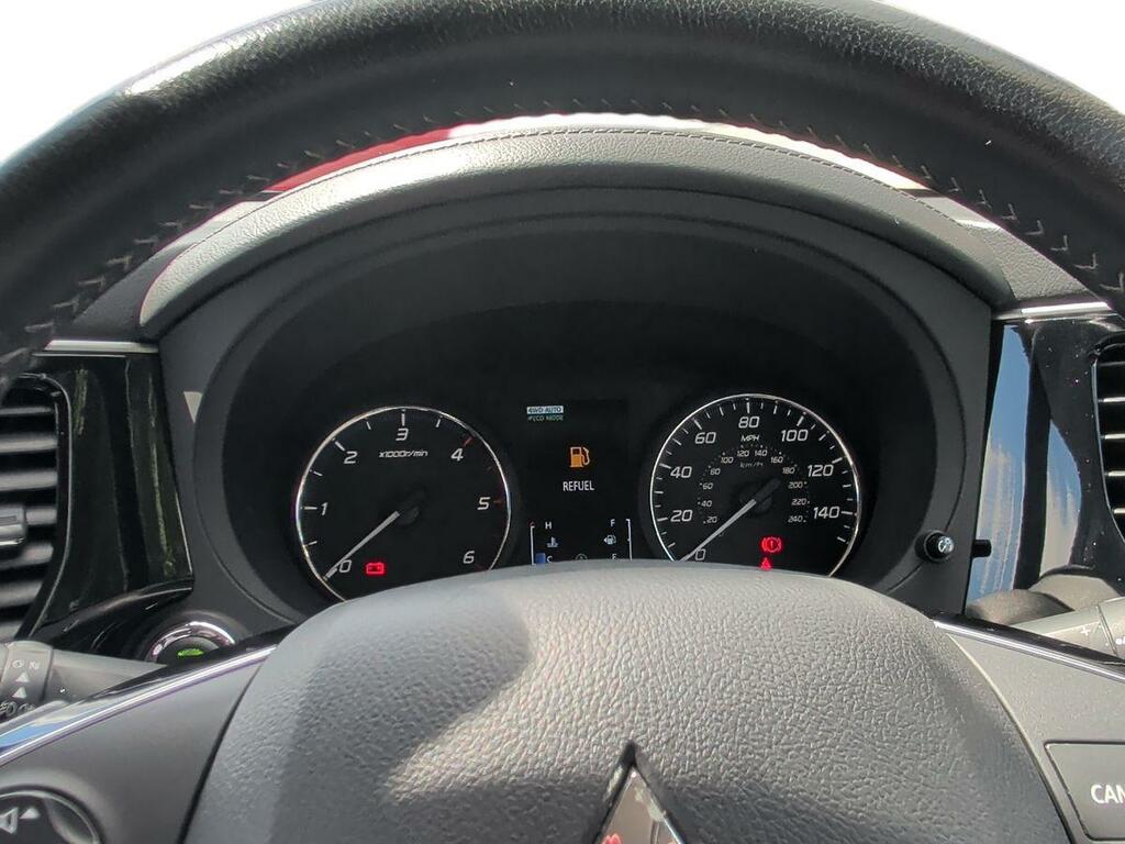 Mitsubishi Outlander Phev 4H 5-Door White #13