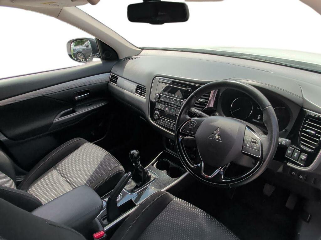 Mitsubishi Outlander Phev 4H 5-Door White #10