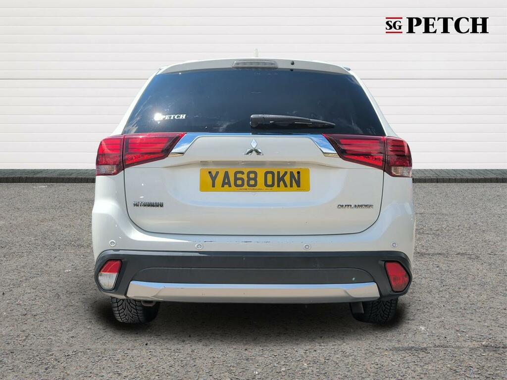 Mitsubishi Outlander Phev 4H 5-Door White #4