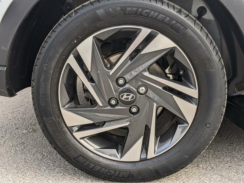 Hyundai Bayon Suv Black #9