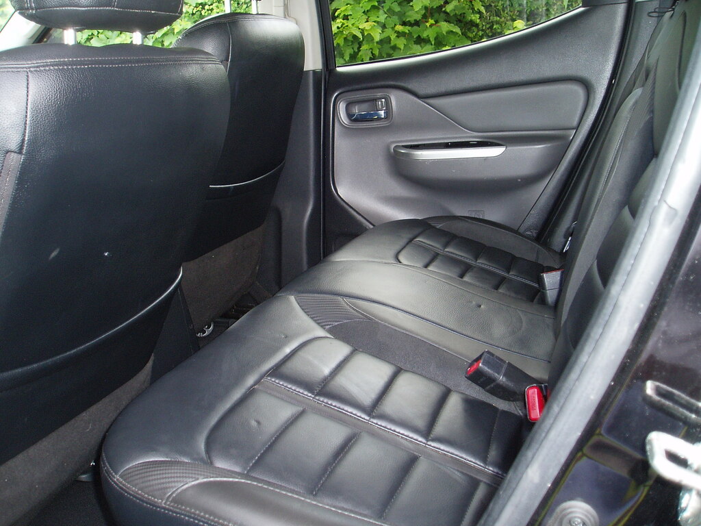 Mitsubishi L200 Barbarian Black Double Cab Black #4
