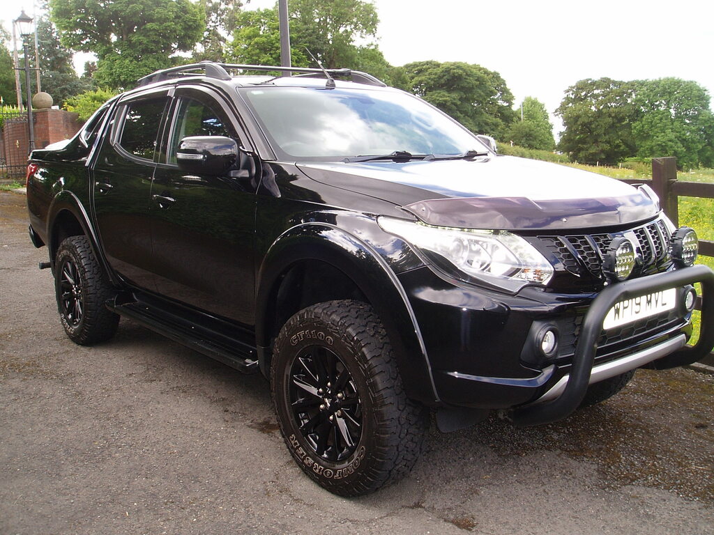 Mitsubishi L200 Barbarian Black Double Cab Black