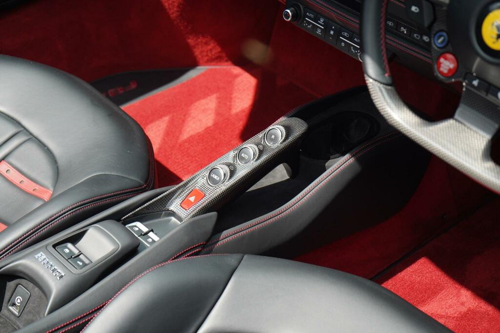 Ferrari F8 Spider 3.9L Spider Red #16