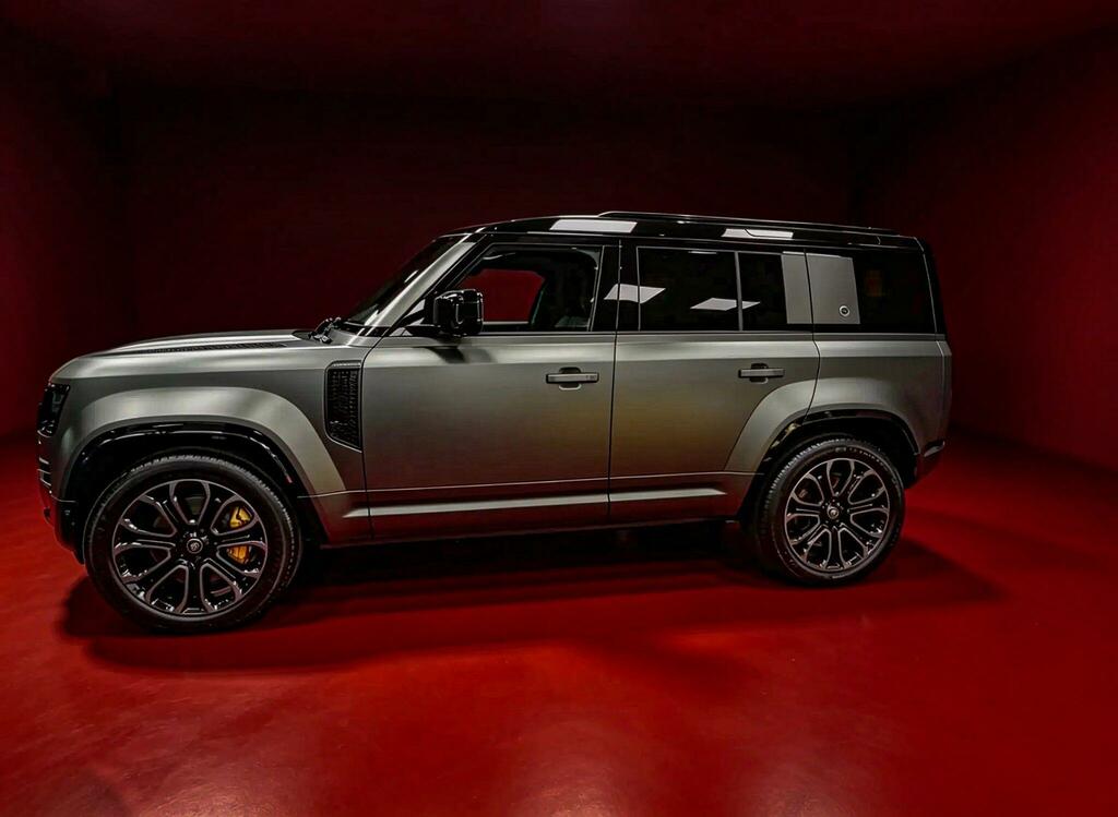 Land Rover Defender 110 Octa Edition One Green #5