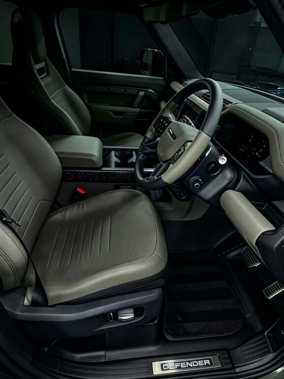 Land Rover Defender 110 Octa Edition One Green #3