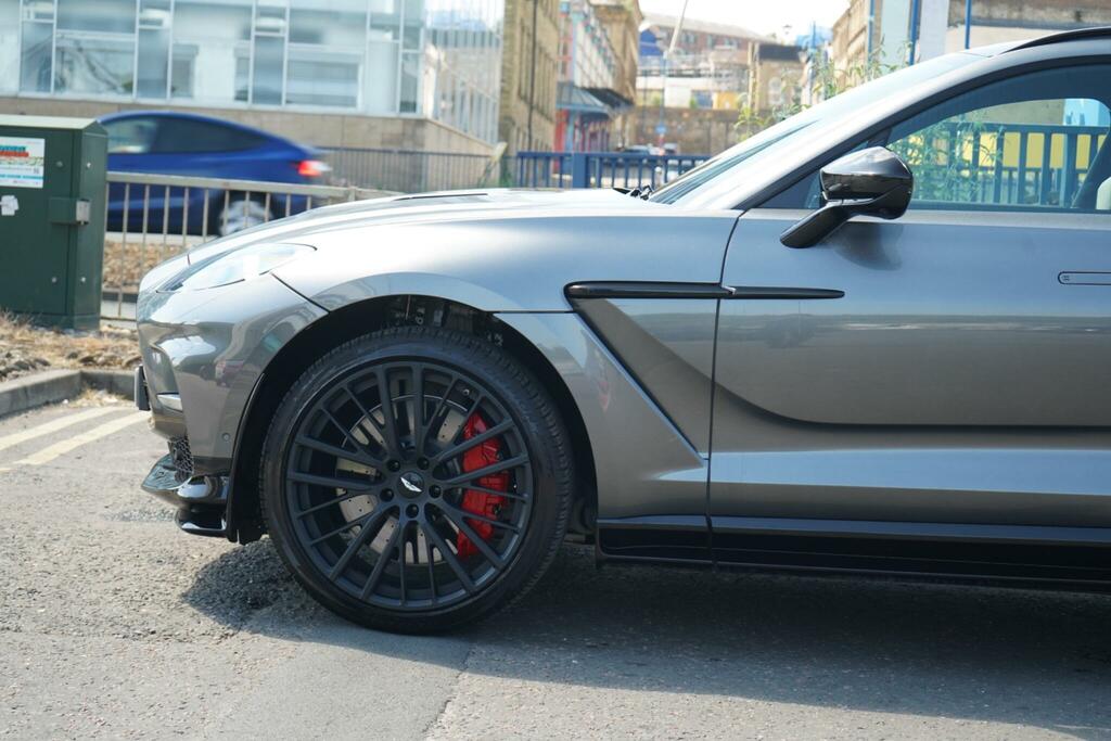 Aston Martin DBX V8 Euro 6 Green #9