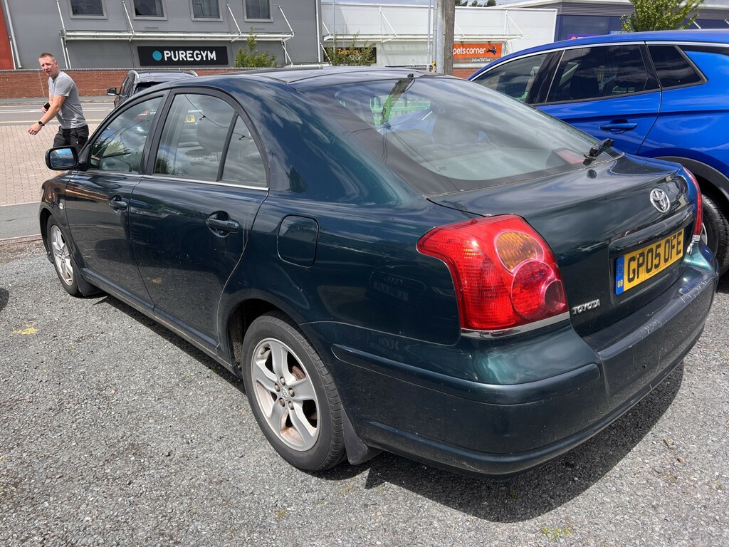 Toyota Avensis Black #10