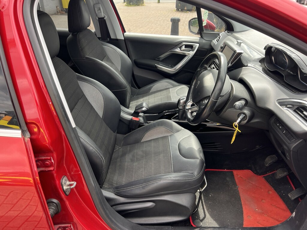 Peugeot 2008 1.6 Bluehdi Allure Red #5