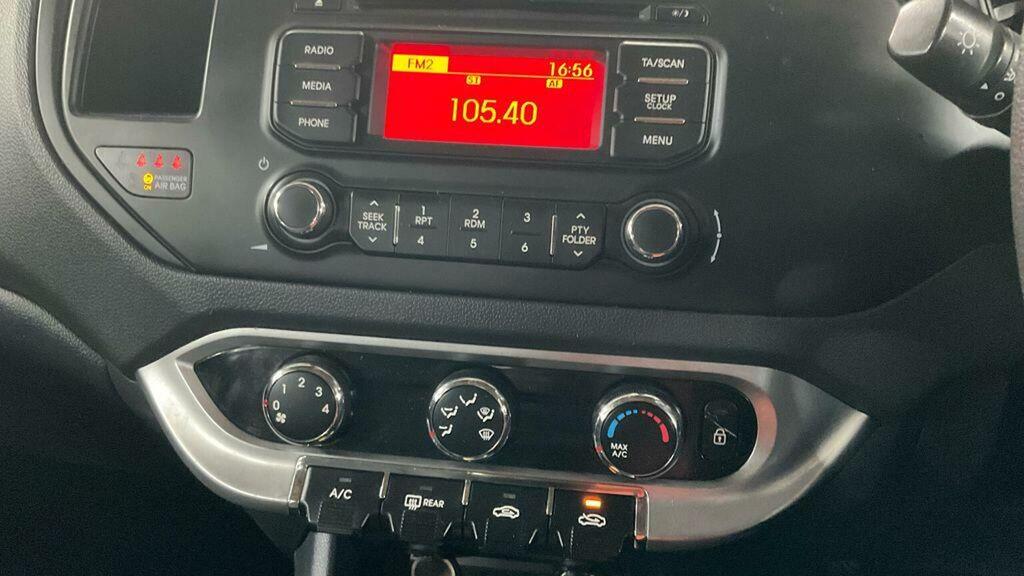 Kia RIO 1.25 2 Hatchback Euro 5 84 Bhp Silver #13