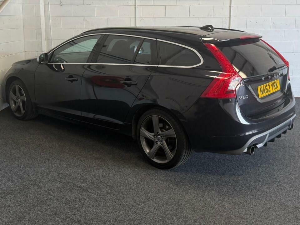 Volvo V60 1.6 D2 R-design Euro 5 Ss NA62YRK Black #4