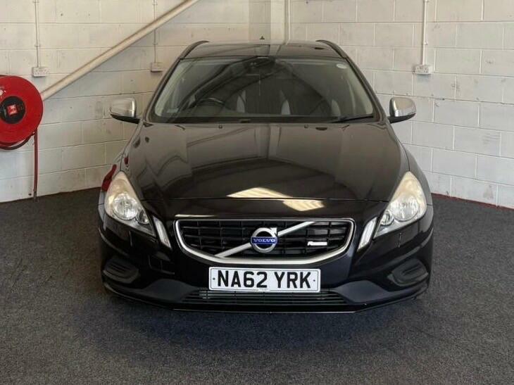Volvo V60 1.6 D2 R-design Euro 5 Ss NA62YRK Black #2