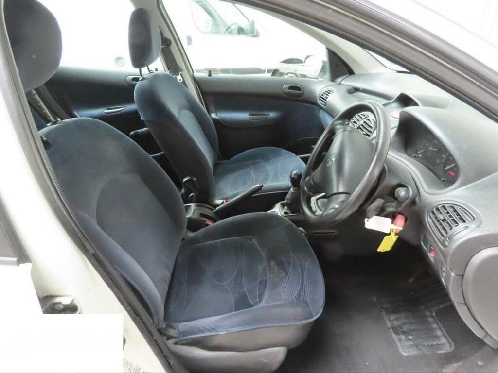 Peugeot 206 1.4 LX Sunroof White #5