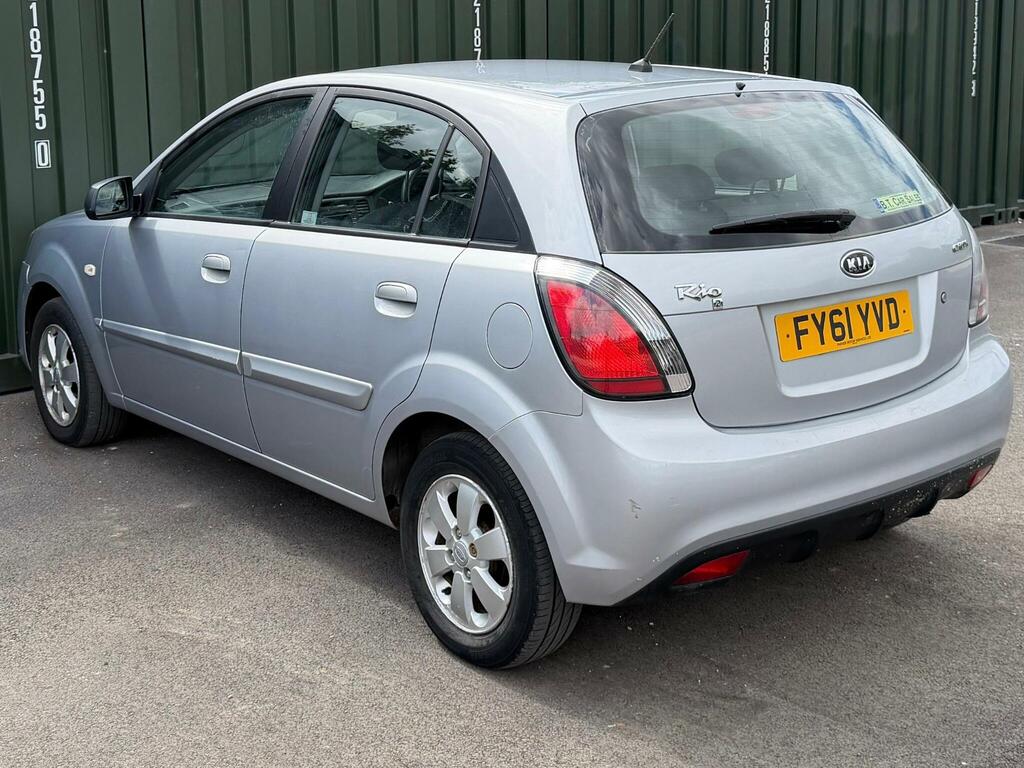 Kia RIO 1.5 Crdi 2 Silver #4