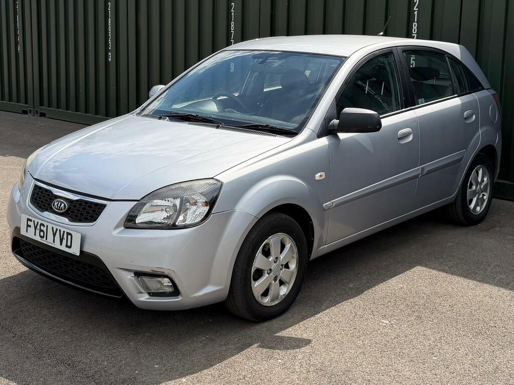 Kia RIO 1.5 Crdi 2 Silver #3