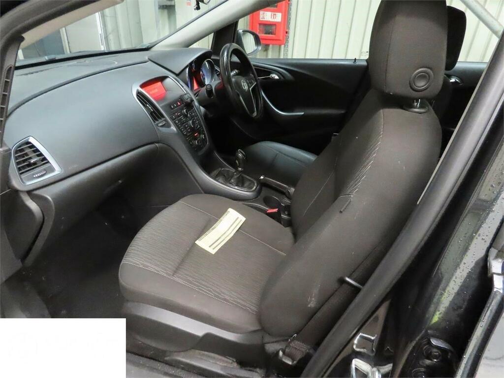 Vauxhall Astra 1.7 Cdti Ecoflex Exclusiv Sports Tourer Euro 5 S KV62CLO Black #2