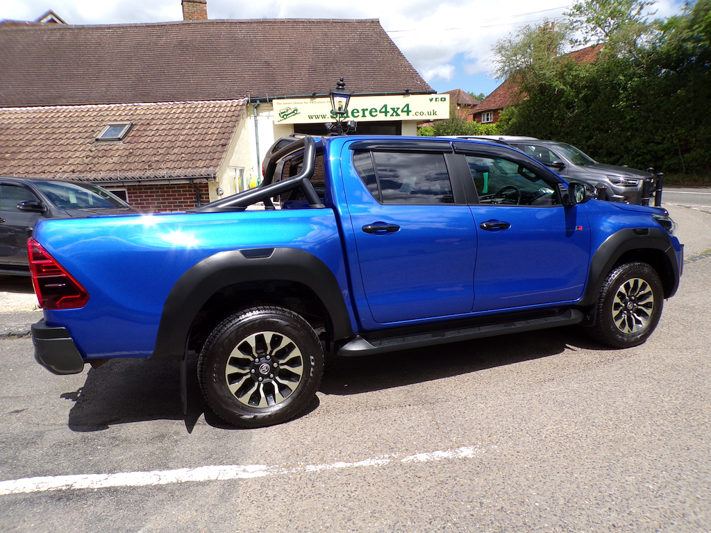 Toyota HILUX 2.8 D-4d Gr Sport Pickup Double Cab Aut Blue #4