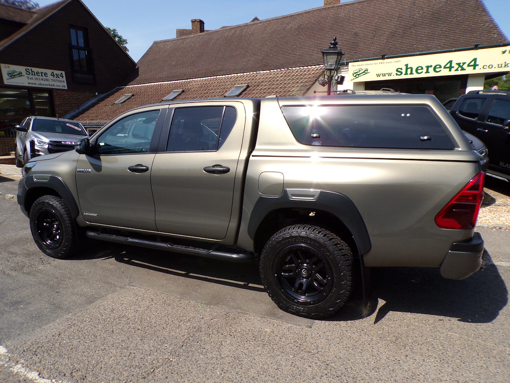 Toyota HILUX 2.8 D-4d Invincible X Pickup Double Cab GF72UXE Brown #3