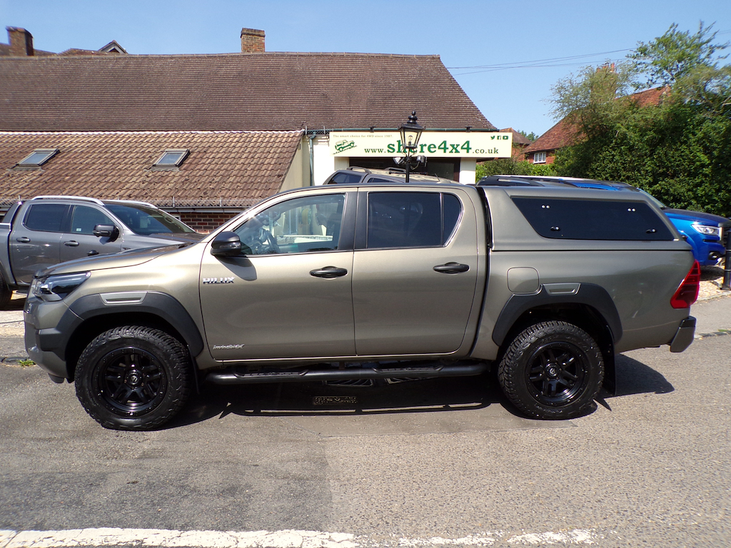 Toyota HILUX 2.8 D-4d Invincible X Pickup Double Cab GF72UXE Brown #5