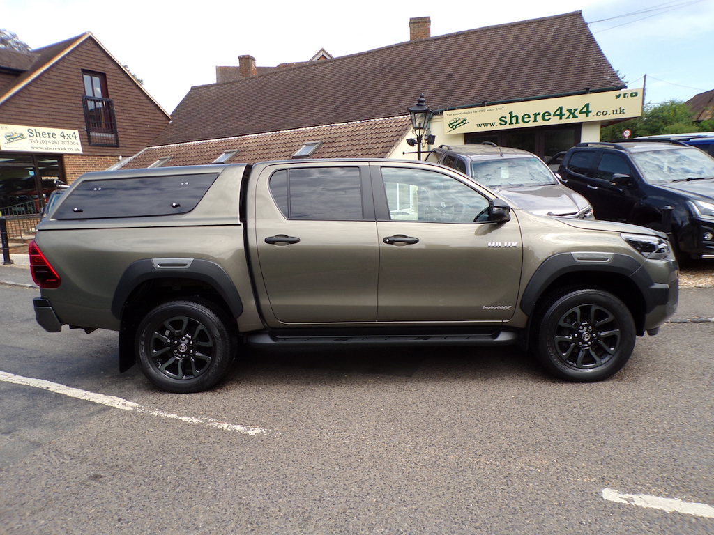 Toyota HILUX 2.8 D-4d Invincible X Pickup Double Cab BK24HUO Brown #4