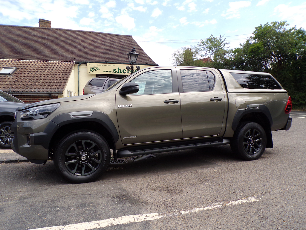 Toyota HILUX 2.8 D-4d Invincible X Pickup Double Cab BK24HUO Brown #2