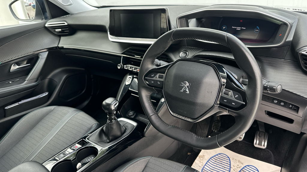 Peugeot 2008 1.2 Puretech Allure Premium Suv LM22XUD #2